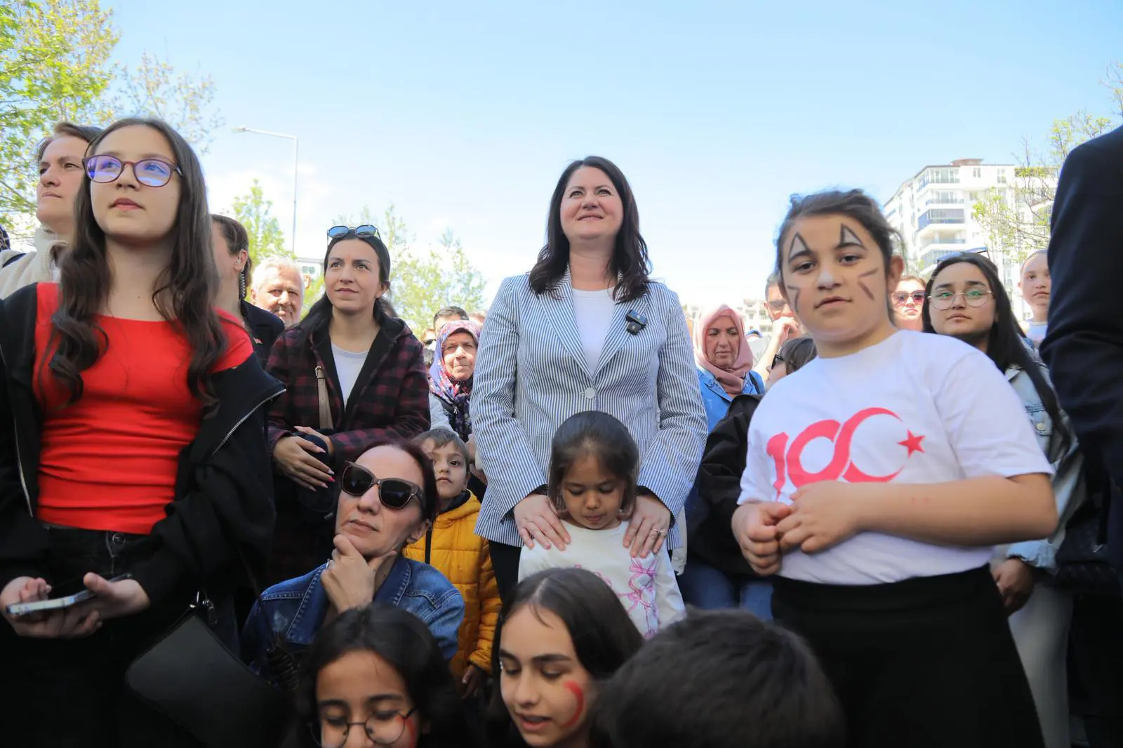 EDİRNE BELEDİYESİ 23 NİSAN ŞENLİĞİ RENKLİ GÖRÜNTÜLERE SAHNE OLDU galeri görseli